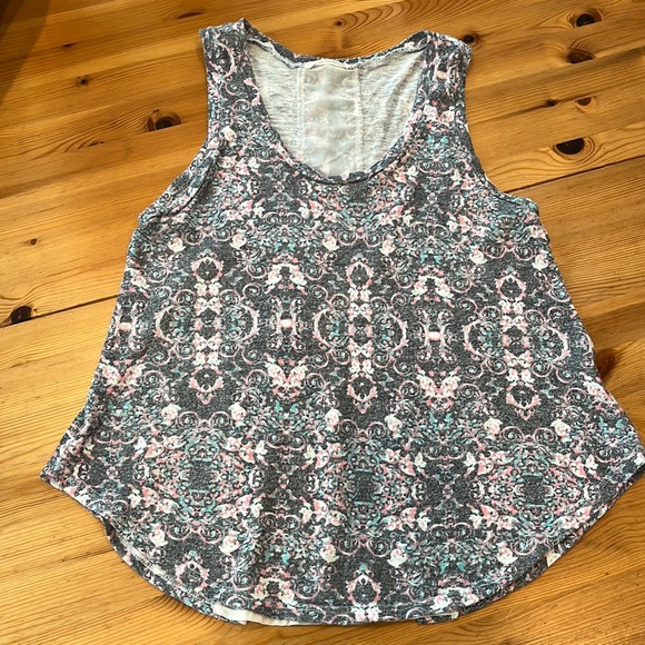 LUSH size XS sleeveless, flowy summer top, sheer detail in back- spring … - Picture 3 of 7